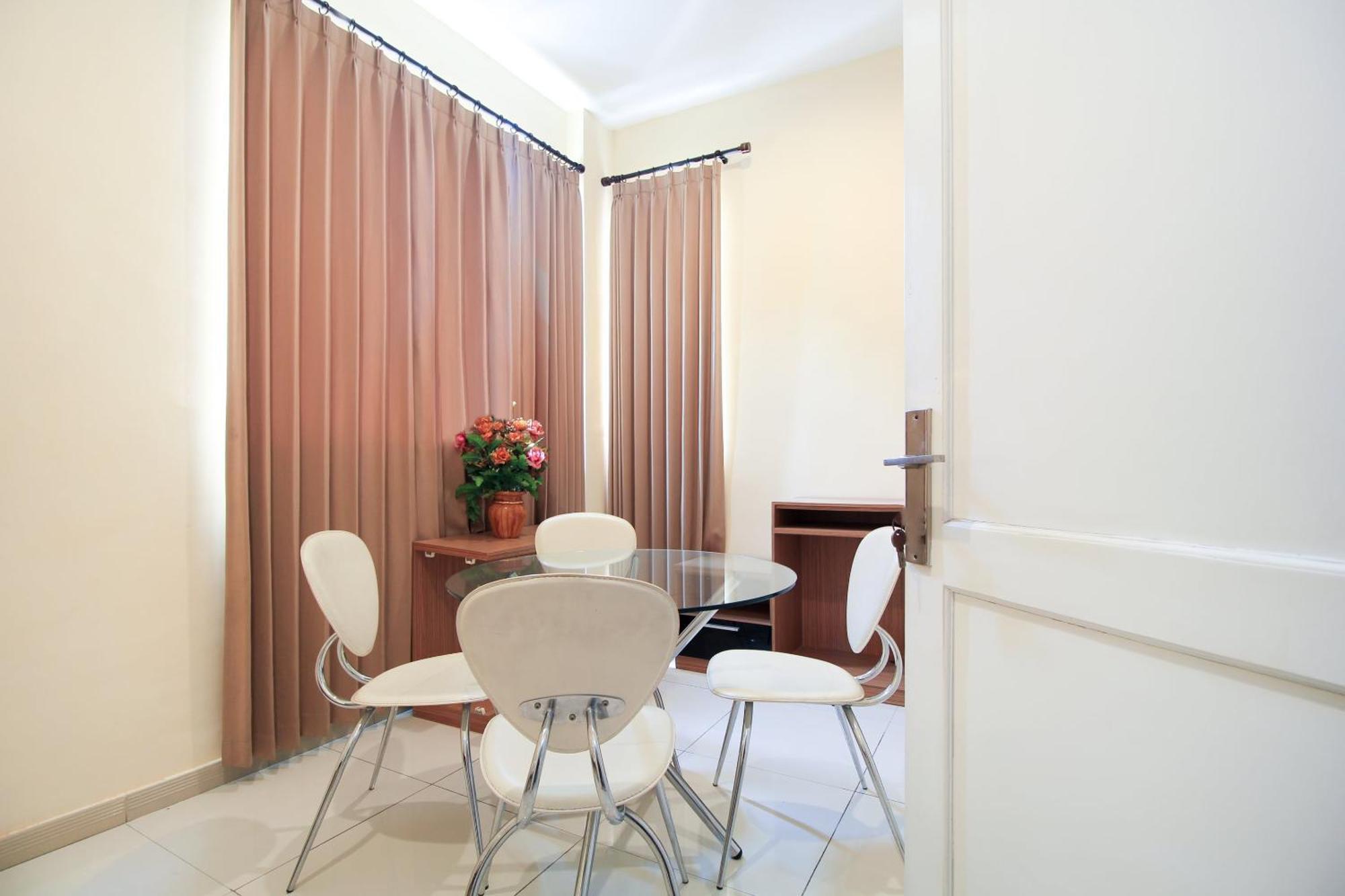 Super Oyo Capital O 175 K-60 Residence Surabaya Bagian luar foto