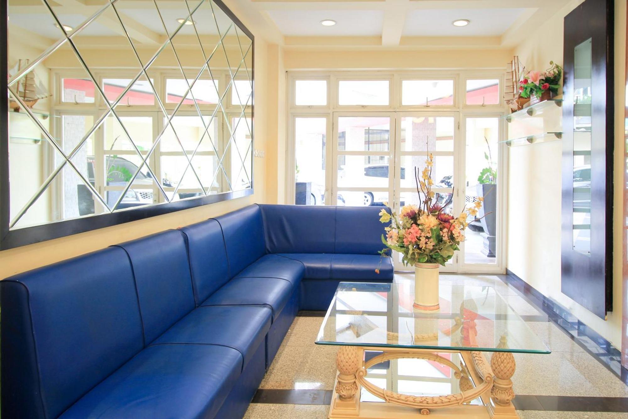 Super Oyo Capital O 175 K-60 Residence Surabaya Bagian luar foto