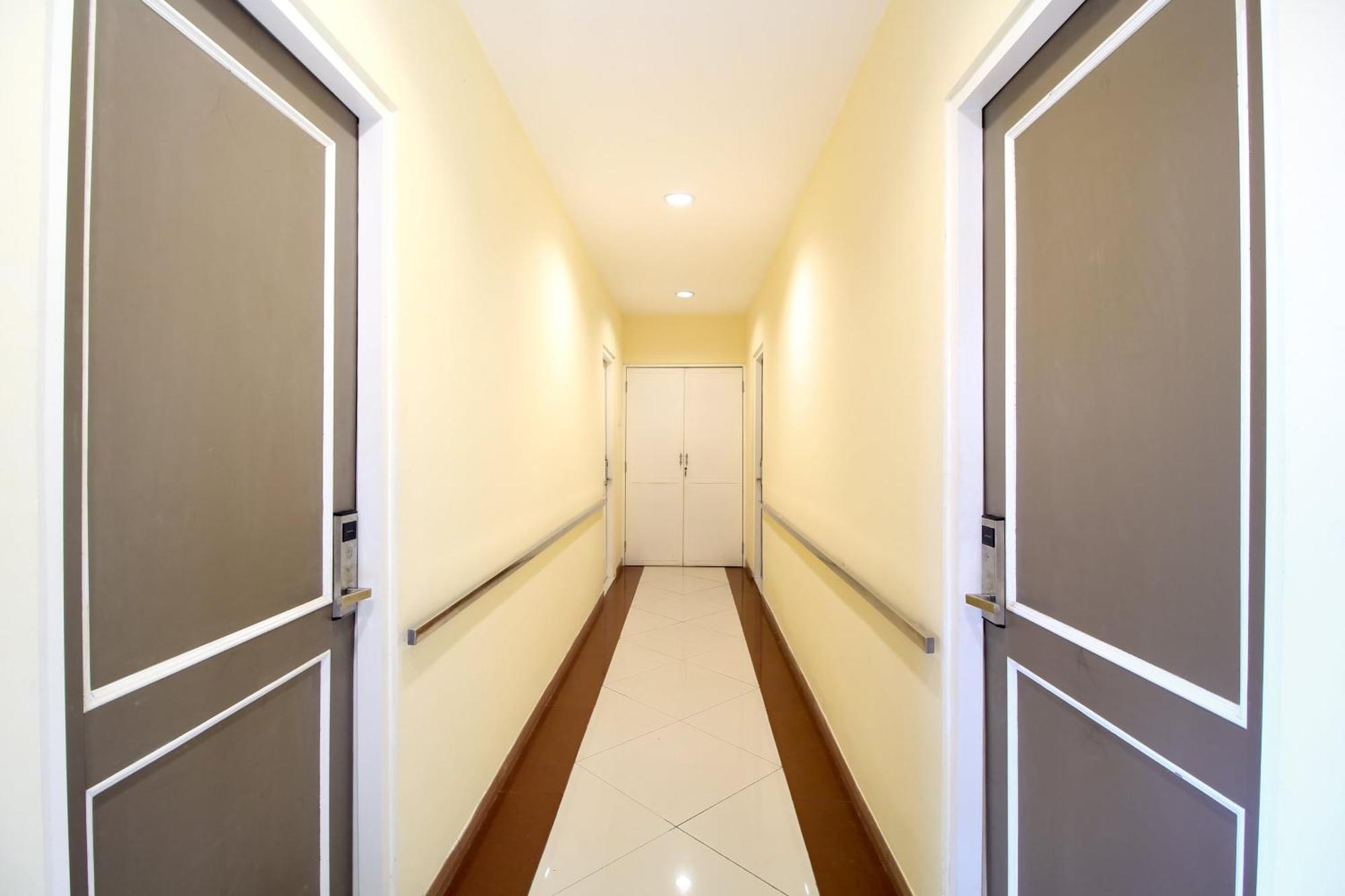 Super Oyo Capital O 175 K-60 Residence Surabaya Bagian luar foto