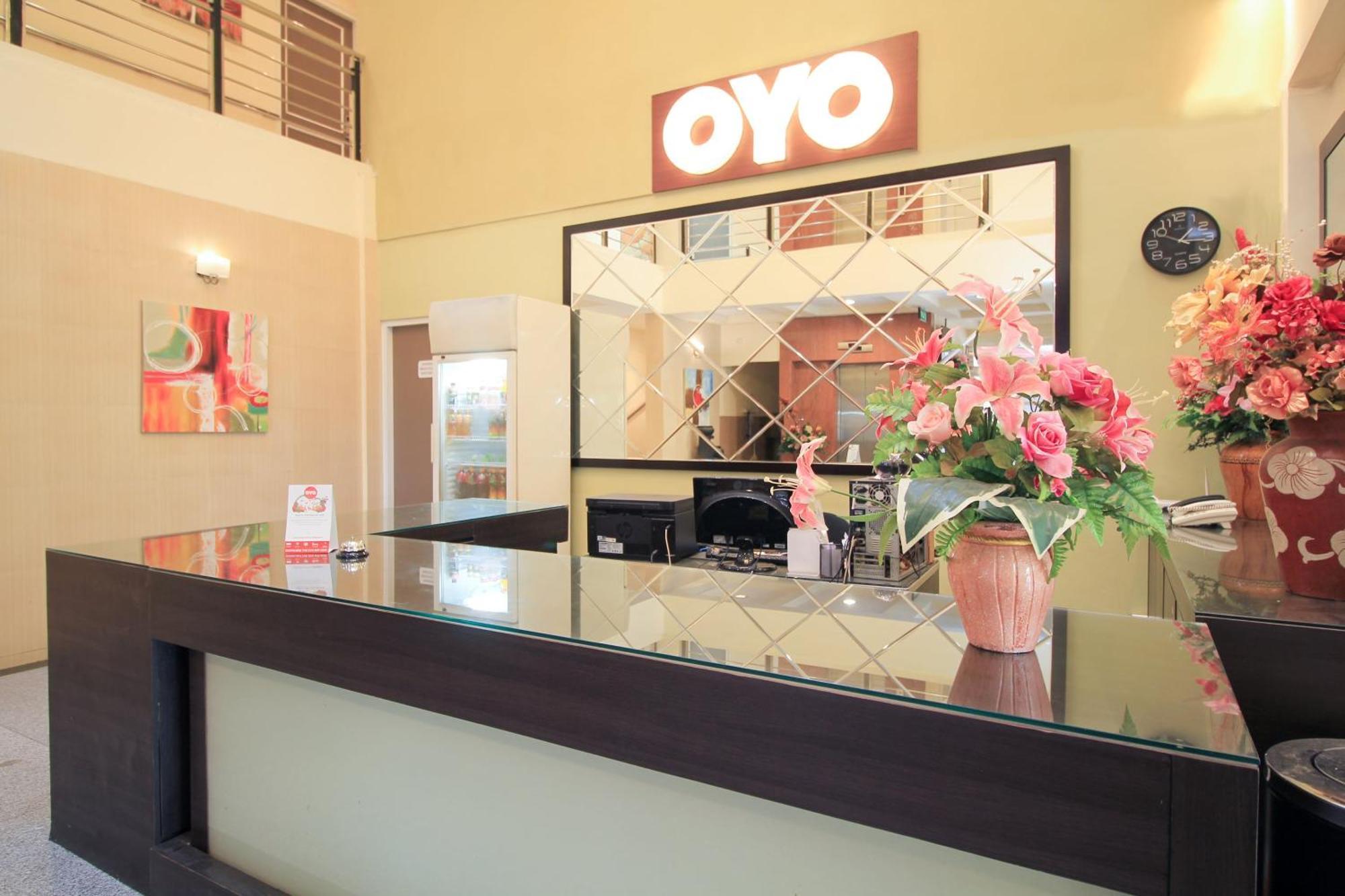 Super Oyo Capital O 175 K-60 Residence Surabaya Bagian luar foto