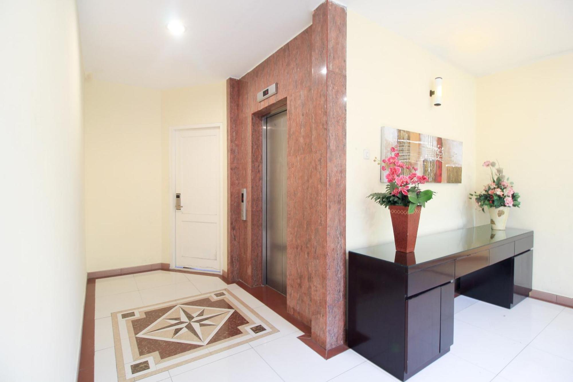 Super Oyo Capital O 175 K-60 Residence Surabaya Bagian luar foto